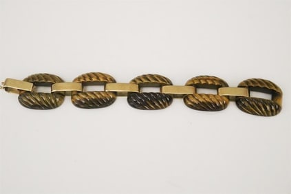 14K YELLOW GOLD AND CARVED TIGER EYE FLEXIBLE LINK BRACELET. - L: 7 1/2 in. W: 1 1/8 in.
