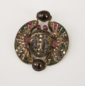 ANTIQUE ROSE GOLD, DIAMOND, EMERALD, SAPPHIRE AND RUBY EGYPTIAN SCARAB DESIGN PIN/PENDANT. - L: 2
