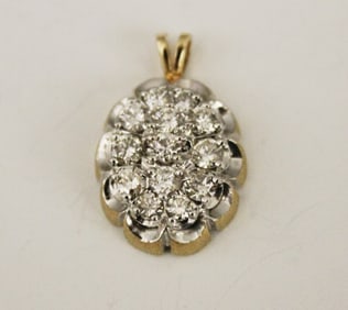 14K YELLOW AND WHITE GOLD DIAMOND SCALLOPED OVAL PENDANT, - L: 1 in.