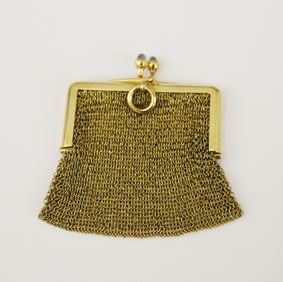 FRENCH YELLOW GOLD MESH COIN PURSE. early 20th century. - Overall, 2 3/8 in. x 2 in. Gross wt: 1 oz.