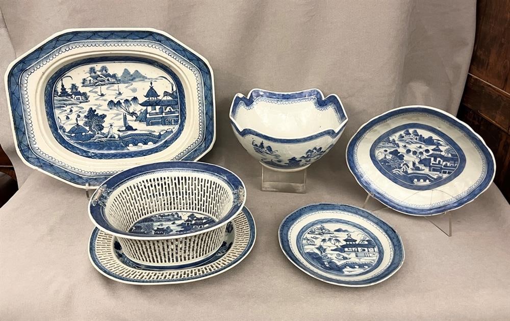 SIX CHINESE CANTON PORCELAIN TABLE ITEMS, (1 of 20)