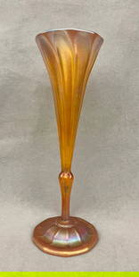 SIGNED L.C. TIFFANY GOLD FAVRILE ART GLASS, SWIRL-MOLDED TRUMPET SHAPE VASE, 1542-4422N. - H: 12 1/8: SIGNED L.C. TIFFANY GOLD FAVRILE ART GLASS, SWIRL-MOLDED TRUMPET SHAPE VASE, 1542-4422N. - H: 12 1/8 in.