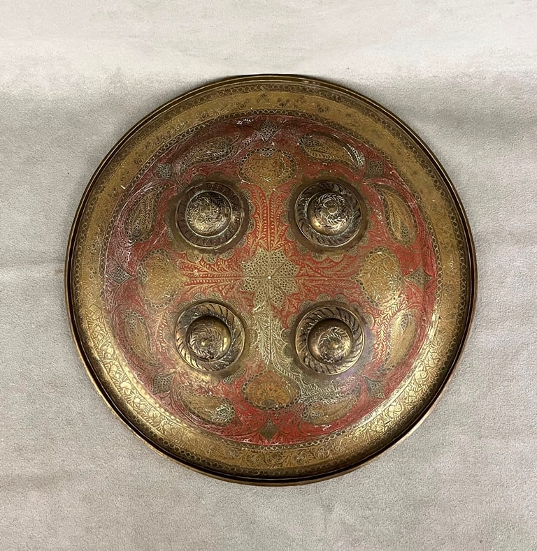 INDO-PERSIAN RED AND BLACK ENAMELED SHIELD, 19th century. - D: 11 in.: INDO-PERSIAN RED AND BLACK ENAMELED SHIELD, 19th century. - D: 11 in.