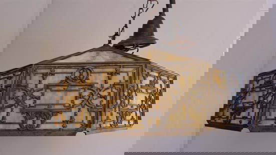 BRADLEY & HUBBARD HANGING EDWARDIAN LIGHT FIXTURE WITH CREAM-COLOR SLAG GLASS PANELS. - D: 21 in.: BRADLEY & HUBBARD HANGING EDWARDIAN LIGHT FIXTURE WITH CREAM-COLOR SLAG GLASS PANELS.  Octagonal with panels having gilt-metal strapwork overlay. - D: 21 in.