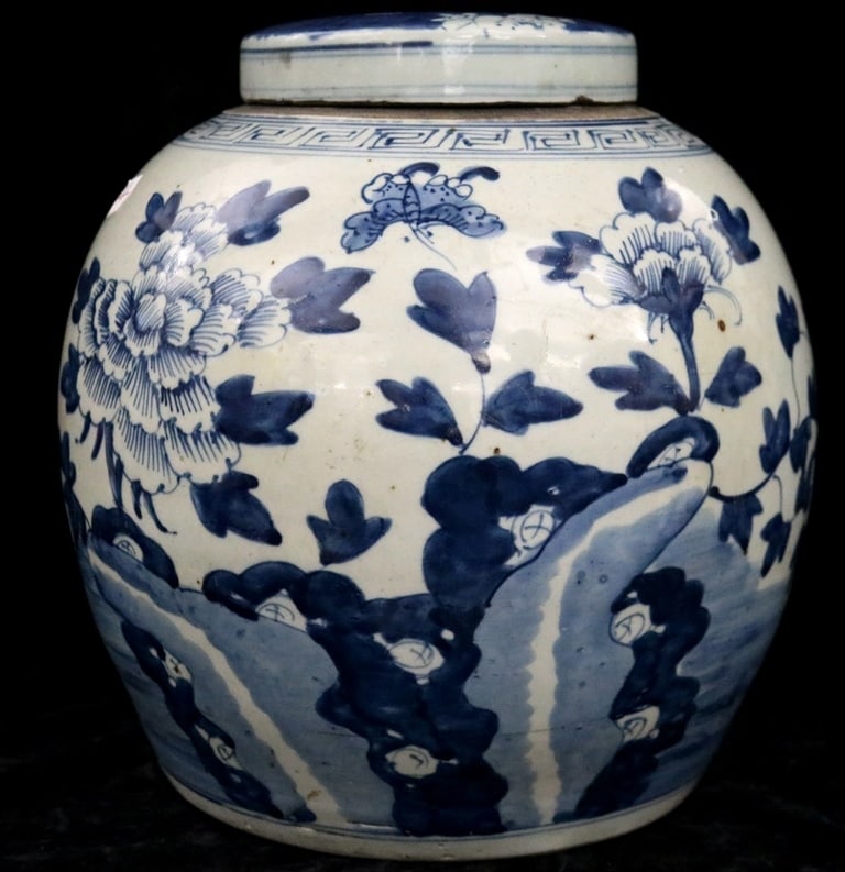 CHINESE BLUE AND WHITE PORCELAIN LIDDED GINGER JAR. Late Qing Dynasty. - Height (including the lid): (1 of 20)