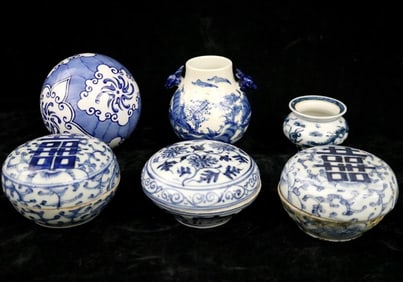 SIX ASSORTED CHINESE BLUE AND WHITE DECORATED PORCELAIN CONTAINERS AND VASES. - Height (jar with