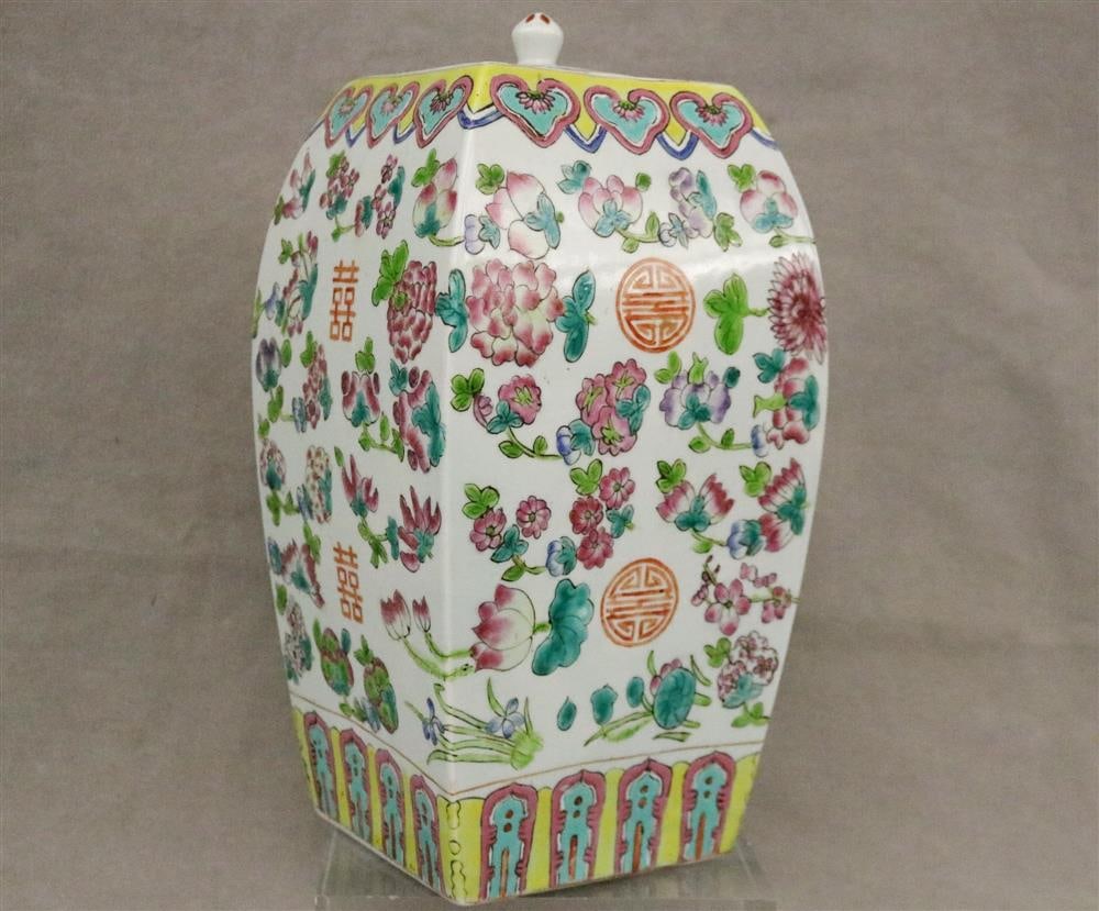 CHINESE FAMILLE ROSE HAND-DECORATED CERAMIC JAR WITH LIFT COVER, Early-to-mid 19th century. - Height (1 of 20)