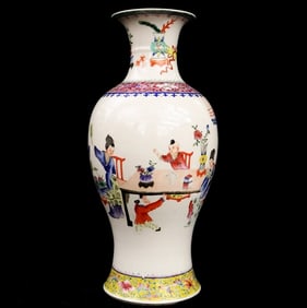 CHINESE FAMILLE ROSE BALUSTER-FORM PORCELAIN VASE. Qing Dynasty. - Height: 17 inches.