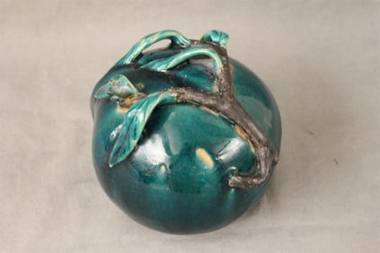 CHINESE GREEN GLAZED PORCELAIN ALTAR FRUIT, 19th century. - 7 in. x 9 in. x 7 in.