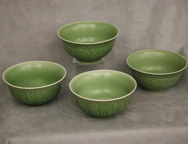 FOUR CHINESE LONGQUAN PORCELAIN BOWLS. - D: 6".