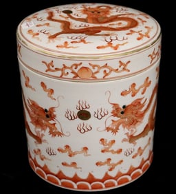 CHINESE PORCELAIN TEA CADDY OR LIDDED CYLINDRICAL JAR. Qing Dynasty. - Height (including lid): 8 in.