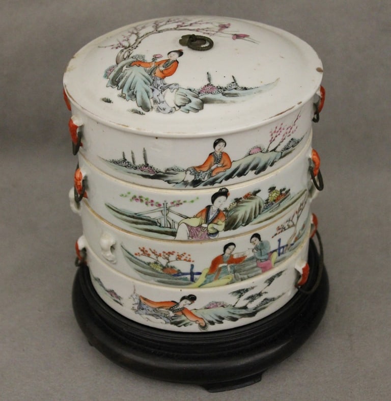 CHINESE FOUR-PART CYLINDRICAL PORCELAIN SWEET MEAT VESSEL. 19th century. - H: 6 1/4 in excluding (1 of 7)