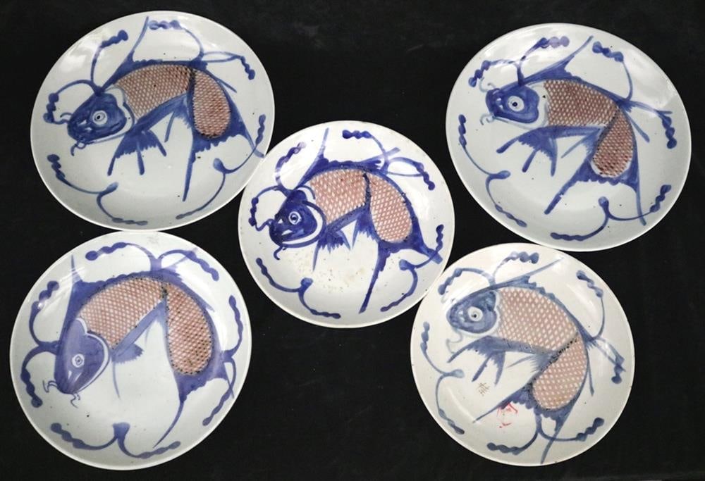 FIVE CHINESE RED AND BLUE CARP KOI EXPORT PORCELAIN BOWLS. 19th century. - Diameter: largest plate: (1 of 20)