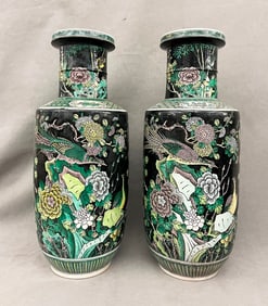 PAIR CHINESE POLYCHROMED PORCELAIN VASES WITH NOIRE GROUNDS. - H: 17 1/2".