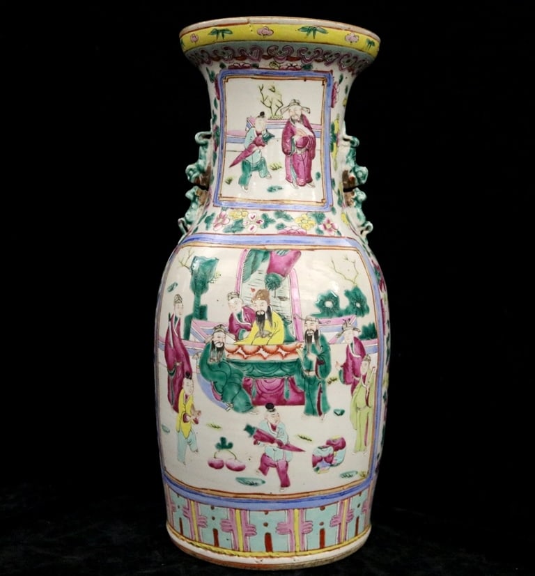 CHINESE PORCELAIN FAMILLE VERTE AND ROSE DECORATED VASE. late Qing Dynasty to early Republic Period. (1 of 20)