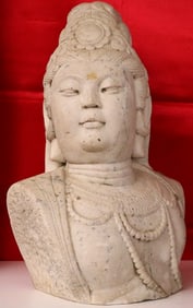 CHINESE CARVED BUST OF THE BODHISATTVA GUANYIN. - Height: 18.5 inches.