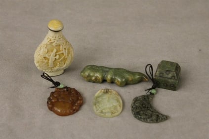 GROUP SIX ASSORTED CHINESE CARVED HARDSTONE OBJECTS, - Snuff bottle, H: 2 3/4 in.