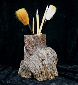 CHINESE NATURALISTIC WOOD SCHOLAR'S BRUSH POT. Late Qing Dynasty - early Republic period. - H: 8 in.