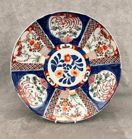 IMARI PORCELAIN CHARGER, early 20th century. - D:18 in.