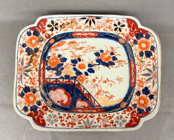 JAPANESE IMARI PORCELAIN SHAPED RECTANGULAR PLATTER, 19th century. - 12 1/4 in. x 15 3/4 in.