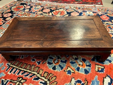 CHINESE TEAKWOOD RECTANGULAR-TOP STAND. 19th century. - H: 5 3/4 in. Top, 25 in. x 12 1/4 in.