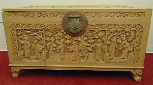 CHINESE CARVED HINGED-TOP TRUNK, early-to-mid 20th century. - H: 23 1/2 in.; 43 3/4 in.; D; 22 1/2