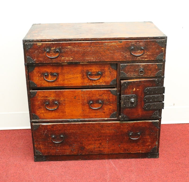JAPANESE RED LACQUERED CHEST WITH IRON MOUNTS, DRAWER PULLS, AND SIDE HANDLES, 19th century. - HL 23 (1 of 8)