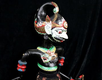 INDONESIAN JAVANESE SUNDANESE WAYANG GOLEK ARTICULATED PUPPET, - Height: 30 inches.