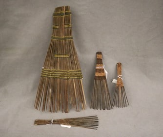 SOLOMON ISLANDS MALAITA HEAD COMB ORNAMENTS. - Length: 16 inches (Largest Broom).