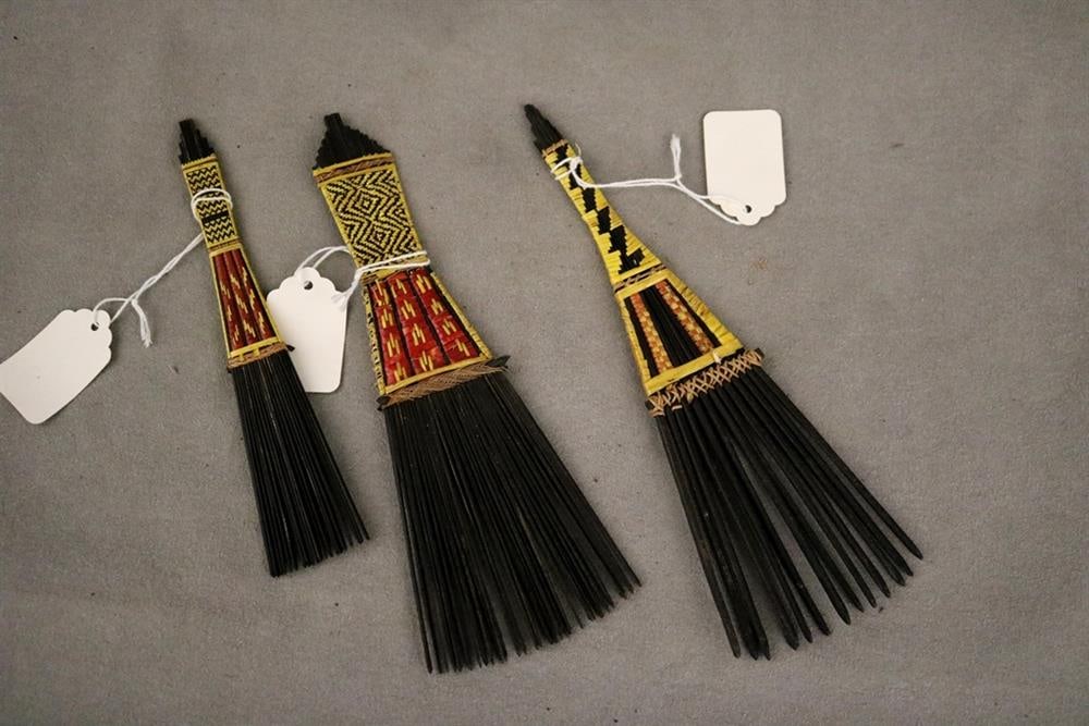 SOLOMON ISLANDS MALAITA KWAIO ALABAFAAFAO COMBS. - Avrage Length: 8 inches. (1 of 17)