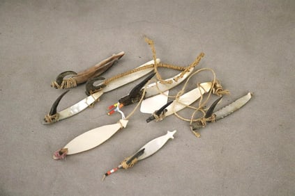 SOLOMON ISLANDS TRADITIONAL FISH HOOKS, - Avrage Length: 3.5 inches.