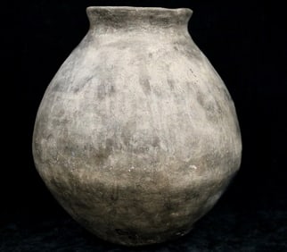 AMERICAN SOUTHWEST TRADITIONAL OLLA. - Height: 11 inches.