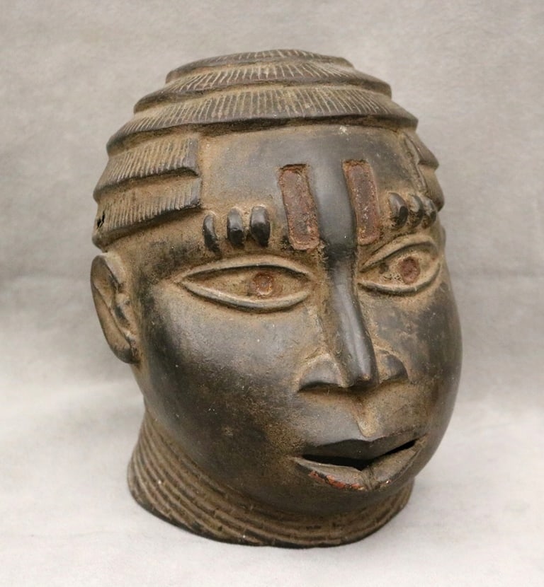 NIGERIAN BENIN EDO ALTAR UHUNMWUN-ELAO HEAD. - Height: 7 inches. (1 of 12)