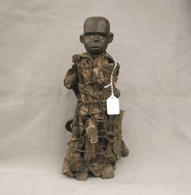 TANZANIAN BANTU NYAMWEZI WITCHCRAFT STATUE. - Height: 15.5 inches.