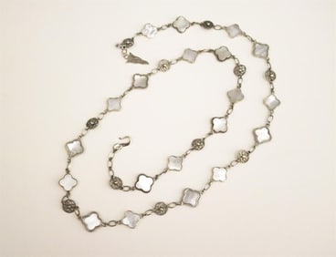 SIGNED SILVER (950-FINE) AND MOTHER-OF-PEARL FLEXIBLE-LINK NECKLACE IN THE STYLE OF VAN CLEEF &