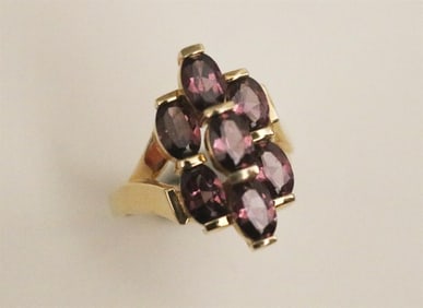 14K YELLOW GOLD AND GEMSTONE CONTEMPORARY DESIGN RING,