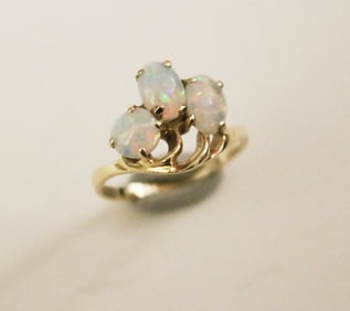 14K YELLOW GOLD AND PRECIOUS WHITE OPAL RING,