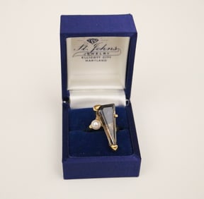 10K YELLOW GOLD, CULTURED PEARL AND SMOKY QUARTZ CONTEMPORARY DESIGN RING.