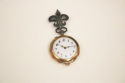 LADY'S EARLY 20TH CENTURY FRENCH 18K (750) YELLOW GOLD OPEN-FACE PENDANT WATCH ON SILVER