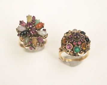 TWO YELLOW GOLD AND COLORED GEMSTONE CLUSTER RINGS.