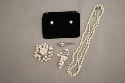 FIVE ITEMS CULTURED PEARL JEWELRY,