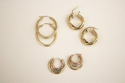 THREE PAIRS OF 14K GOLD HOOP EARRINGS,