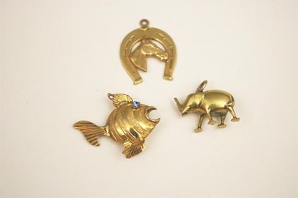 THREE YELLOW GOLD ANIMAL/FISH PENDANTS/CHARMS,