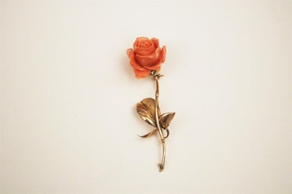 YELLOW GOLD AND CARVED ORANGE CORAL ROSE BLOSSOM DESIGN PIN,