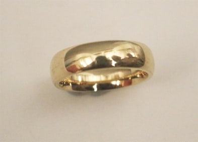MAN'S 14K PLAIN, BRIGHT-POLISHED YELLOW GOLD WEDDING BAND.