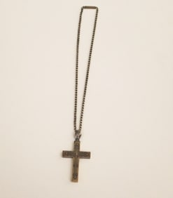 LATE 19TH CENTURY YELLOW GOLD CHRISTIAN CROSS PENDANT ON OVAL-LINK FLEXIBLE CHAIN,