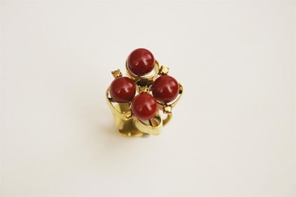 18K YELLOW GOLD AND RED AGATE BEAD CONTEMPORARY DESIGN RING,