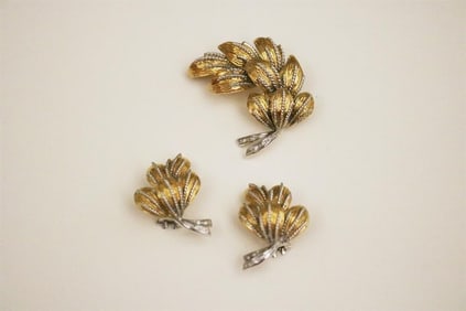 ITALIAN 18K (750) TEXTURED YELLOW AND WHITE GOLD AND DIAMOND LEAF CLUSTER DESIGN PIN WITH PAIR