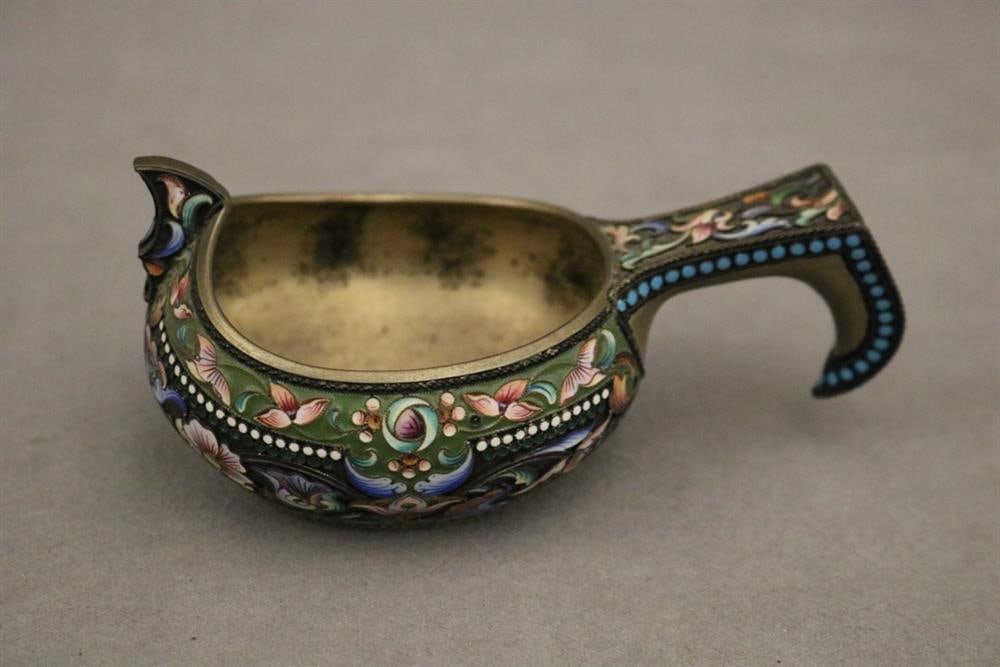 RUSSIAN VERMEIL SILVER AND SHADED ENAMEL KOUSH, 19th century. - L: 4 3/4 in. Wt 4 troy oz. (1 of 5)