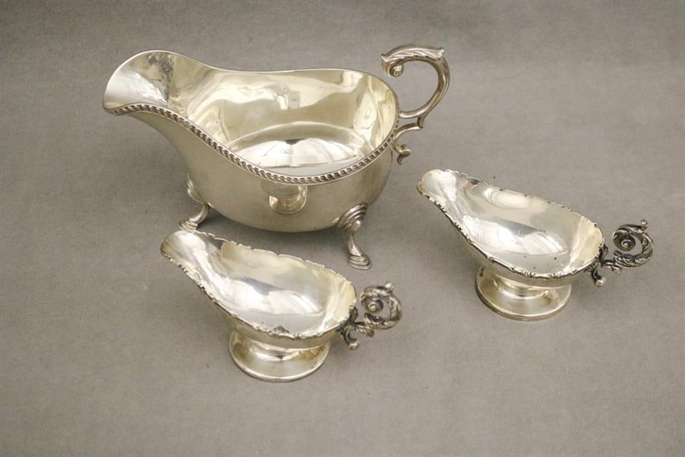 ENGLISH GEORGIAN STYLE SILVER FOOTED SAUCE BOAT WITH PAIR PERUVIAN STERLING SMALLER SAUCEBOATS. 20th (1 of 5)